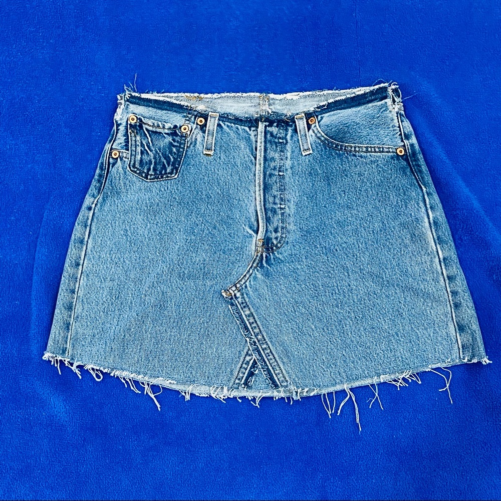 Levi’s Frayed Edge ❤️ pockets! Denim Skirt - Picture 5 of 7